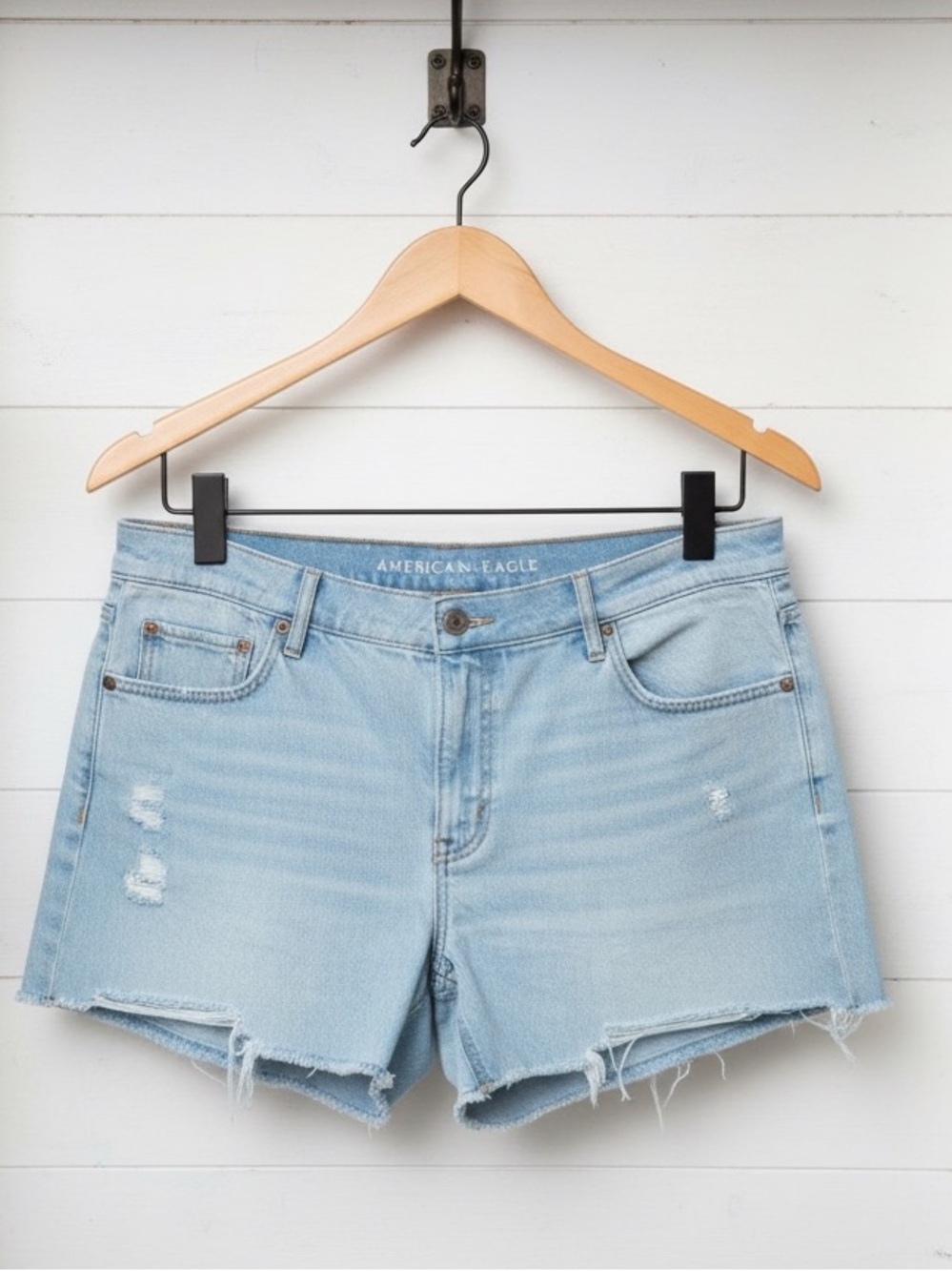 American Eagle Outfitters Relxed Fit Light Wash Distressed Denim Cutoff Shorts - Picture 1 of 12